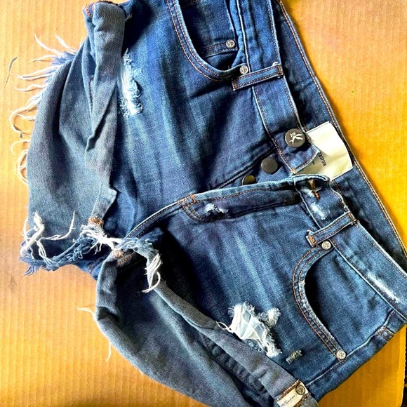 One Teaspoon Shorts - Picture 2 of 9